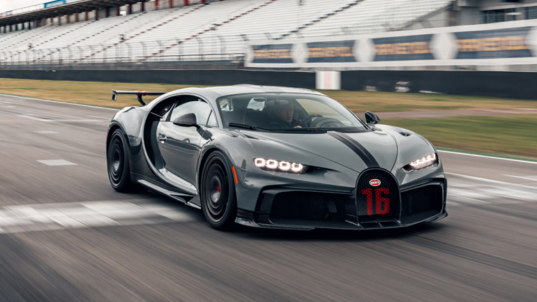 H Bugatti Chiron Pur Sport καίει… σαν φορτηγό!